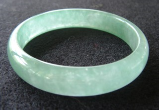 Jade bangle hot sale bracelet meaning